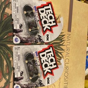 2 Tech Deck Fingerboard Skateboard by Spin Master DHK Graphic Changing Board